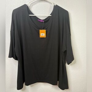 NWT-Mountain Mamas 1x/2x Black T-Shirt